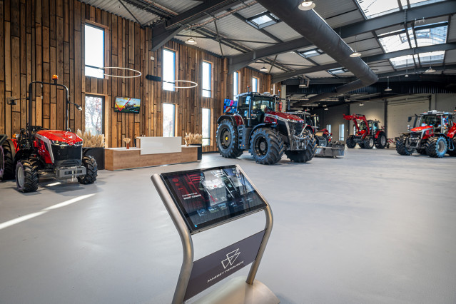 Massey Ferguson a inauguré son Agrispace à Beauvais avec de nombreux modèles emblématiques de tracteurs.